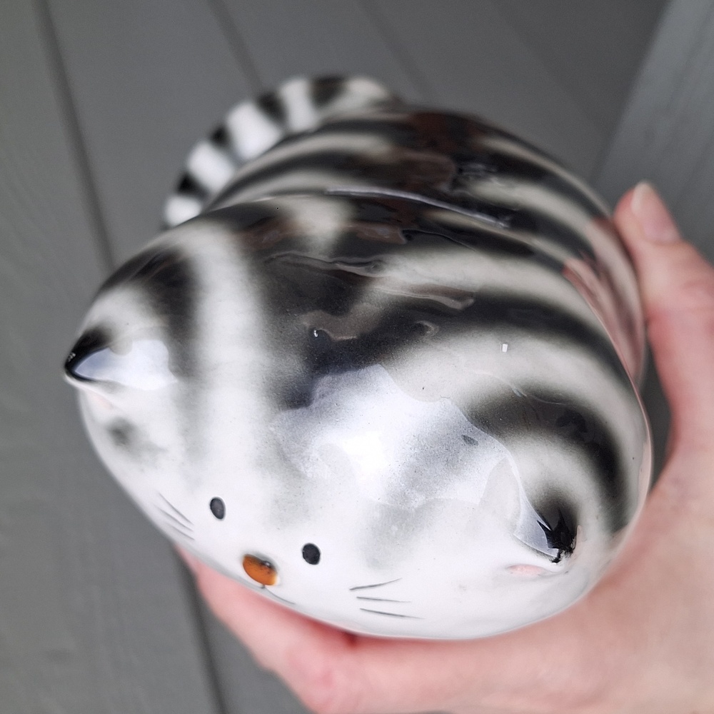 Vintage Lefton Japan Kotobuki Fat Cat in a Bowtie Ceramic Piggy Bank - Picture 6 of 7